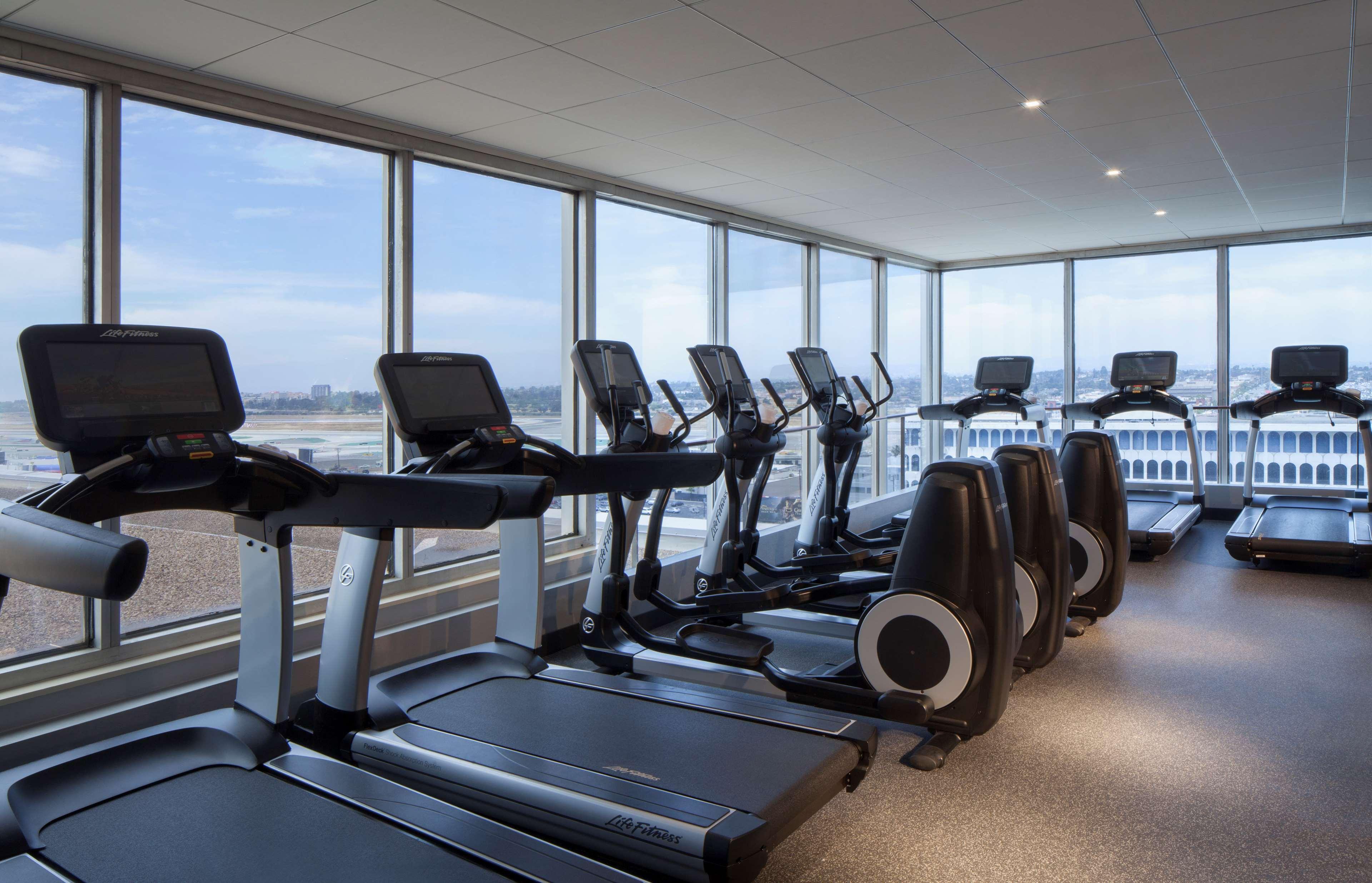 Hyatt Regency Angeles International Airport Hotel 3*