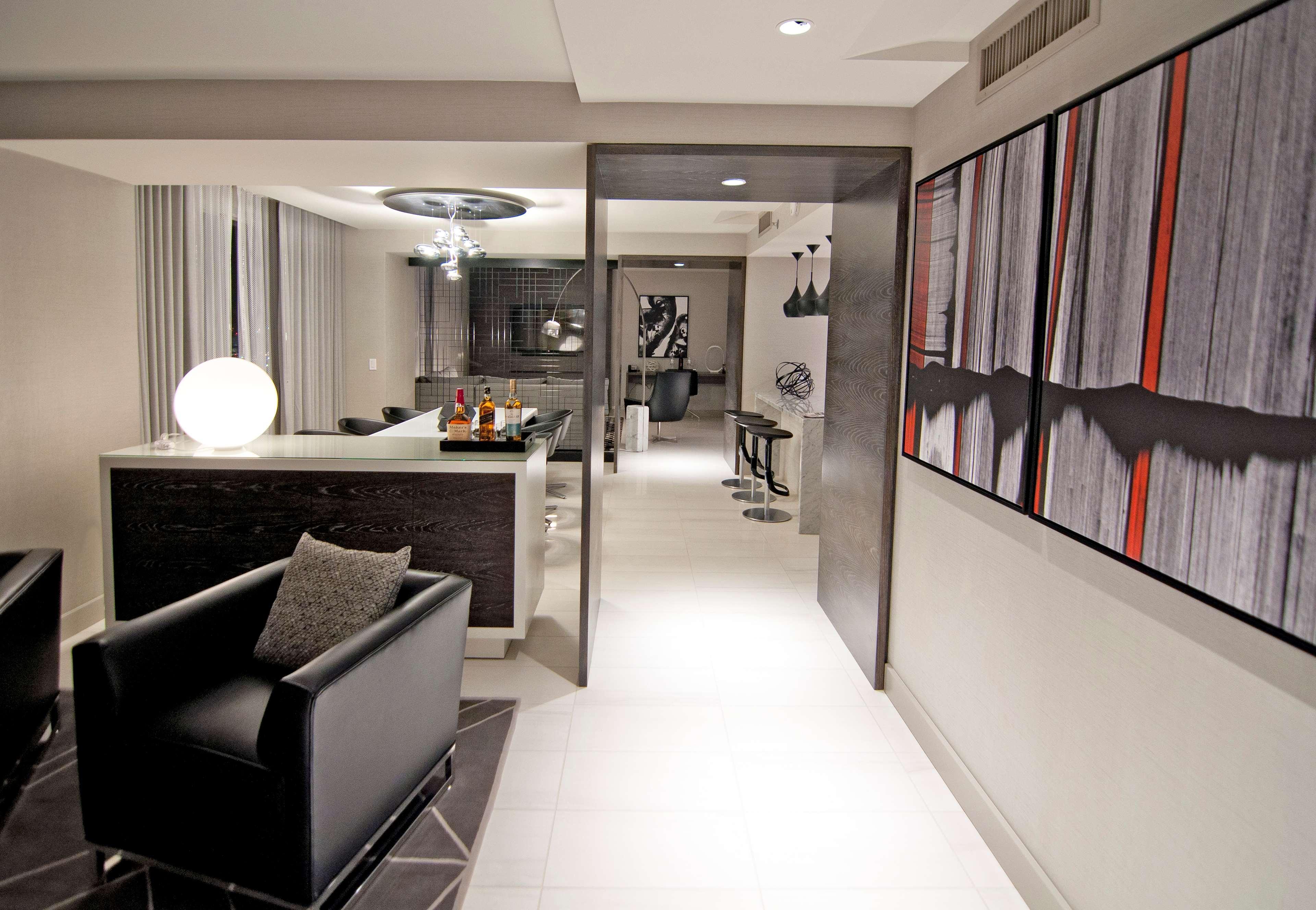 Hyatt Regency Angeles International Airport Hotel 3*