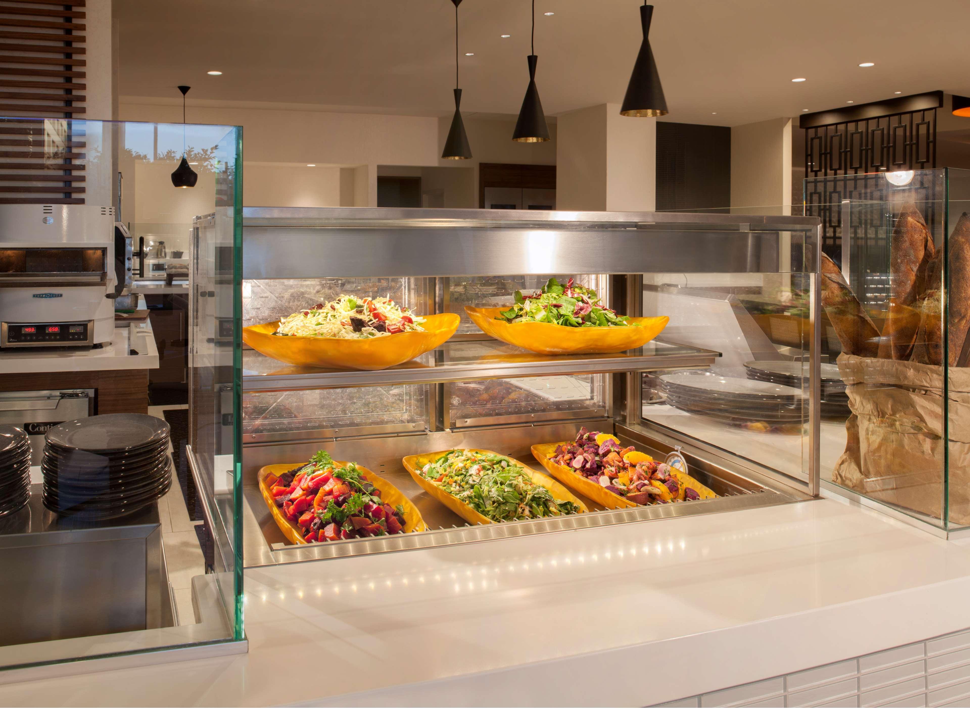 Hyatt Regency Angeles International Airport Hotel
